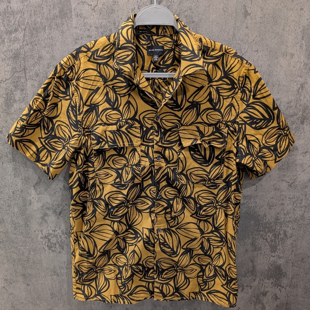 Like New! Club Monaco Floral Botanical Print Short Sleeve Button Up Shirt